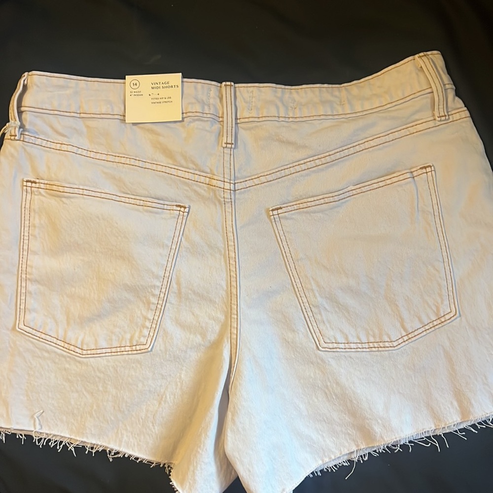 Universal Thread High Rise Jean Shorts - Picture 4 of 6
